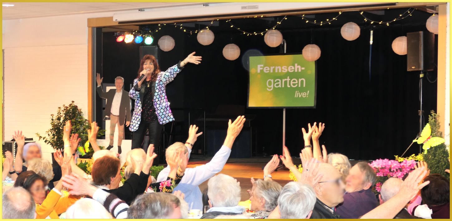 Schlagerpiratin singt beim Seniorennachmittag