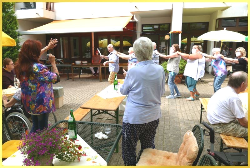 Die Schlagerpiratin singt bei Sommerfest