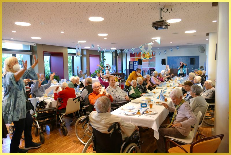 Langer, geschmckter Oktoberfestsaal. 