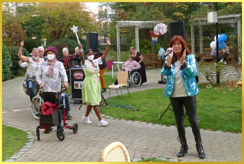 Sommerfest mit Polonaise durch den Garten.