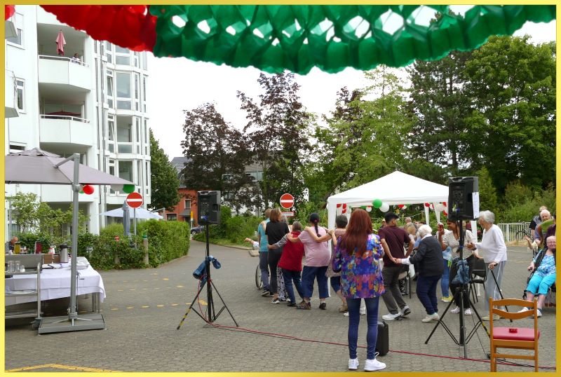 Sommerfest auf dem Hof mit Schlagerpiratin Marina und Schatzi Ian.