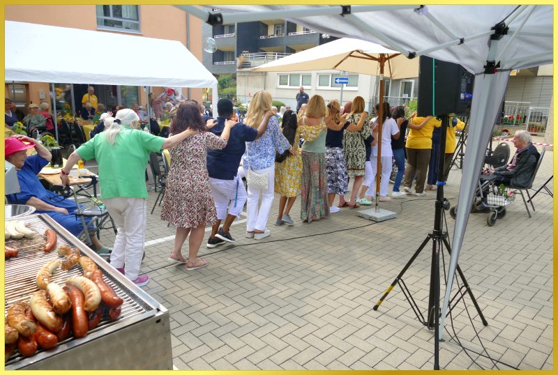 Lange Polonaise beim Open Air Konzert.