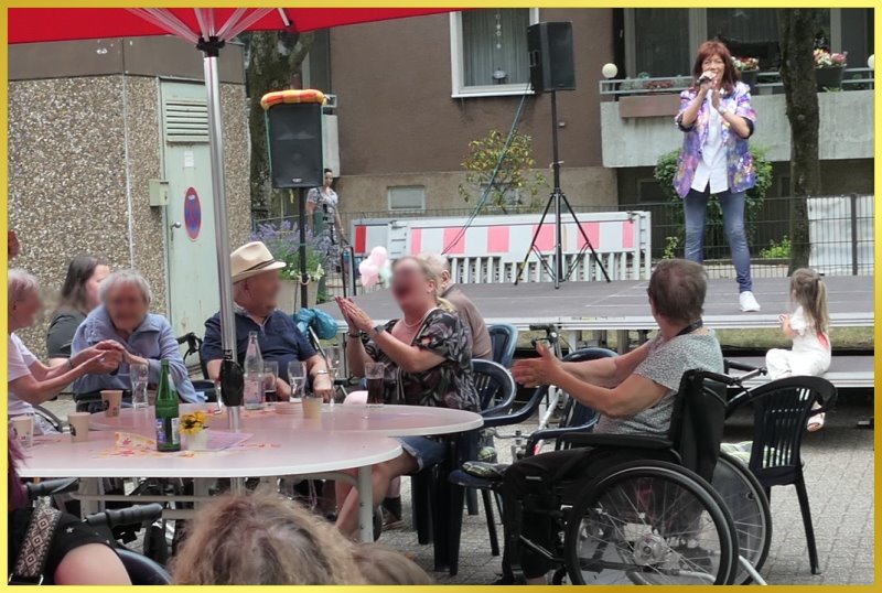 Singende Marina auf der Sommerfest-Bhne.