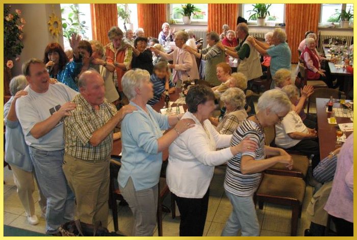 Partystimmung mit Polonaise beim Seniorenvereinsfest!